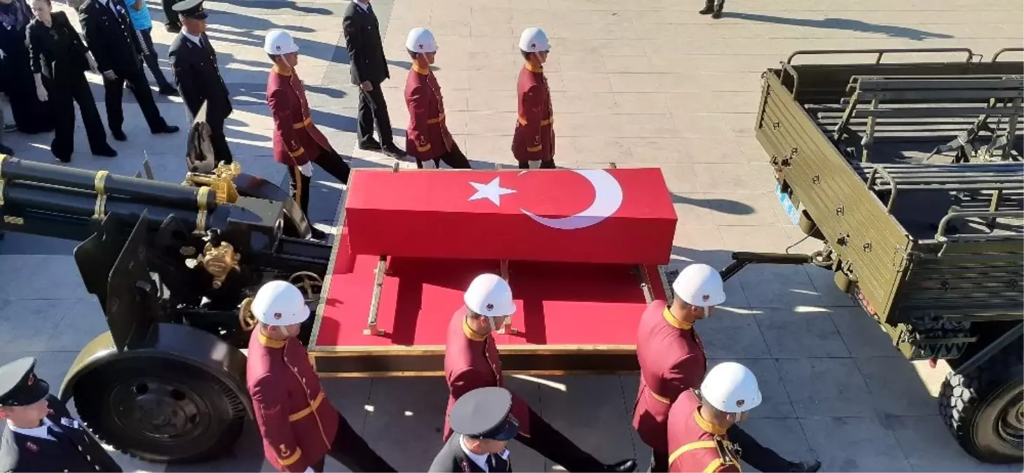 Şırnak\'ta şehit olan uzman çavuş son yolculuğuna uğurlandı