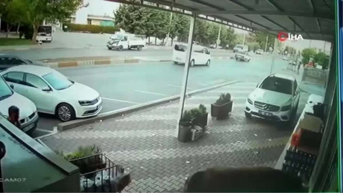 Kurbanlık dana girdiği marketi böyle yerle bir etti