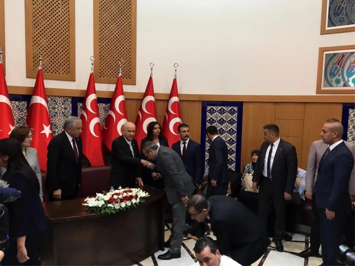 MHP Genel Başkanı Devlet Bahçeli, partililerle bayramlaştı