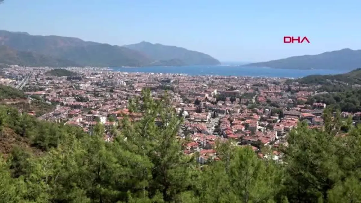 MUĞLA SICAKTAN BUNALAN TATİLCİ KENDİNİ DENİZE, HAVUZA ATTI