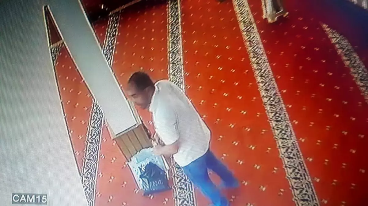 (Özel) Kartal\'da cami içerisinde kablo hırsızlığı kamerada