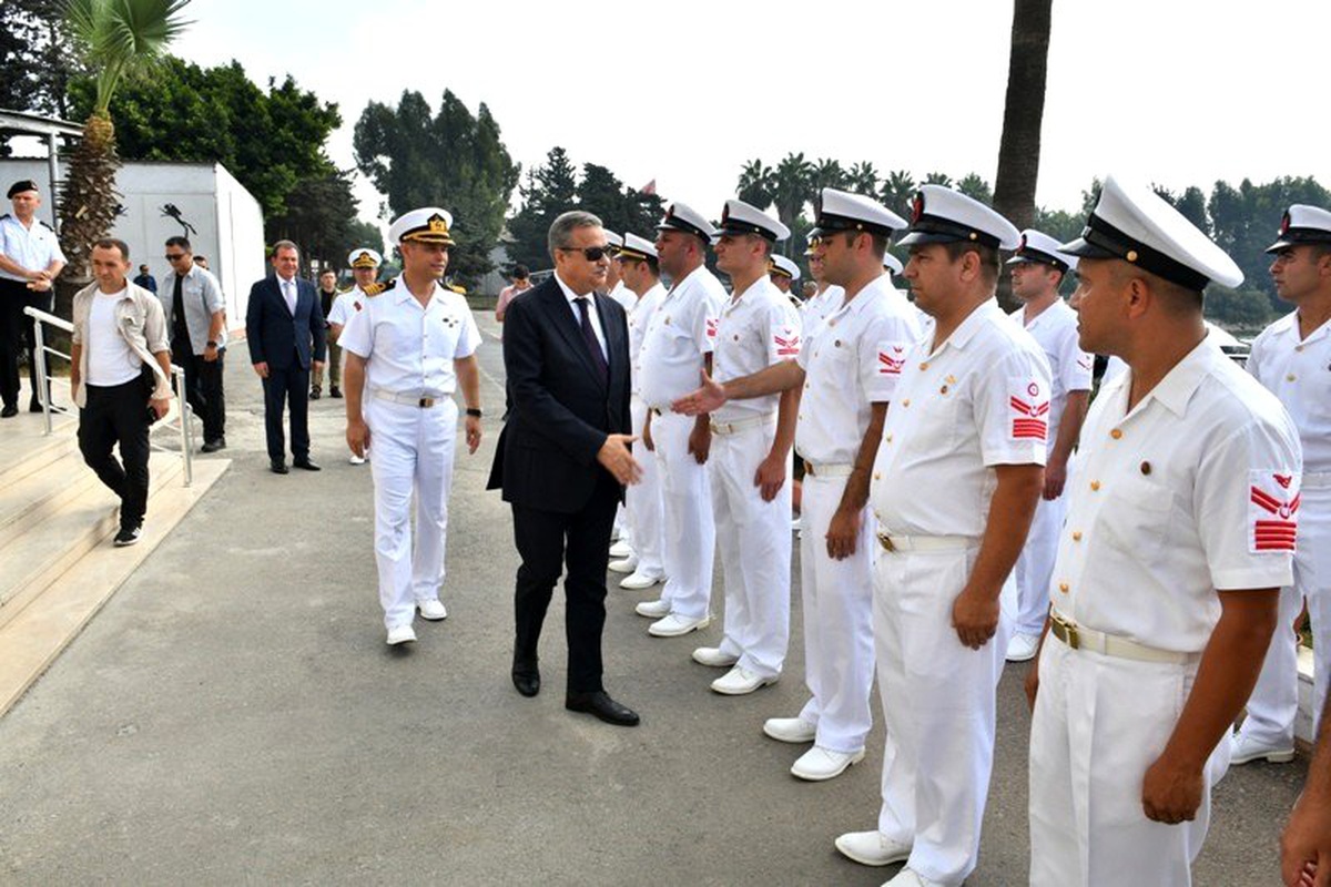 Vali Su, güvenlik güçleri ile bayramlaştı
