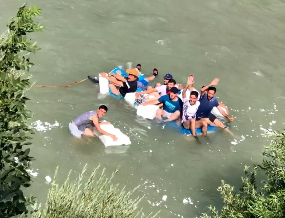 Zap suyunda köy usulü rafting