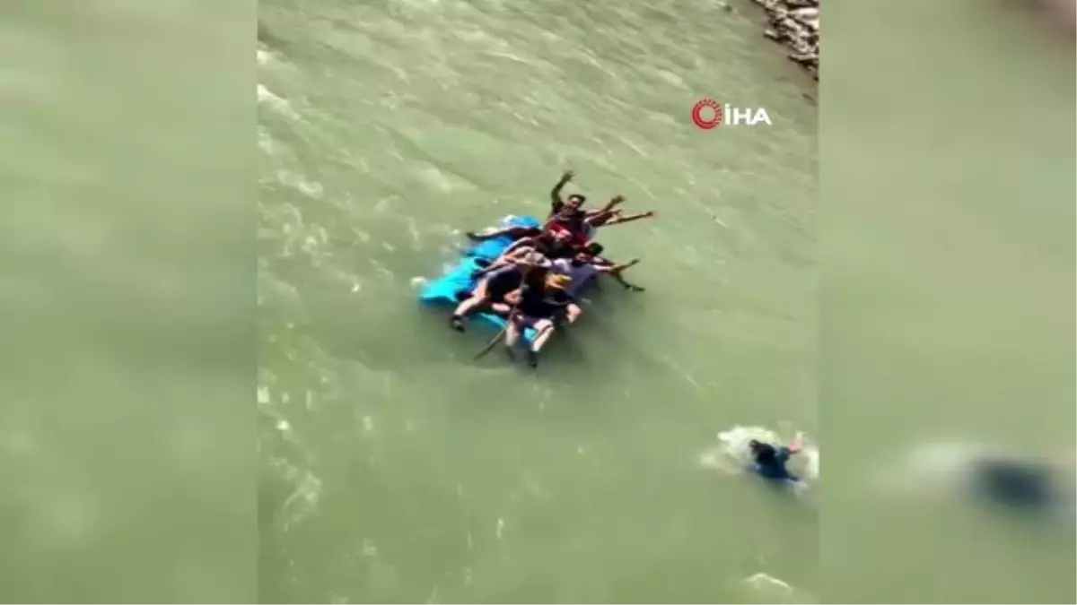 Zap suyunda köy usulü Rafting