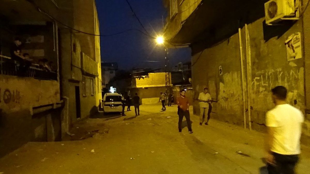 Diyarbakır\'da akrabalar arasında silahlı kavga: 4 yaralı