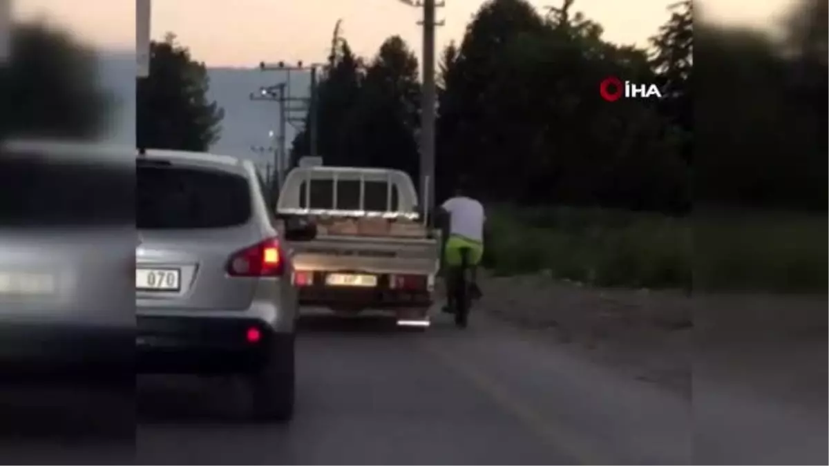 Kamyonete takılan bisikletli ile sürücünün seyir halindeki trafikteki koyu sohbeti yok artık...