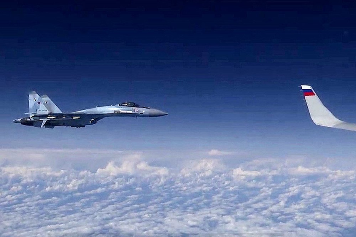 Şoygu\'nun uçağına yaklaşmaya çalışan NATO uçağının görüntüsü yayınlandı