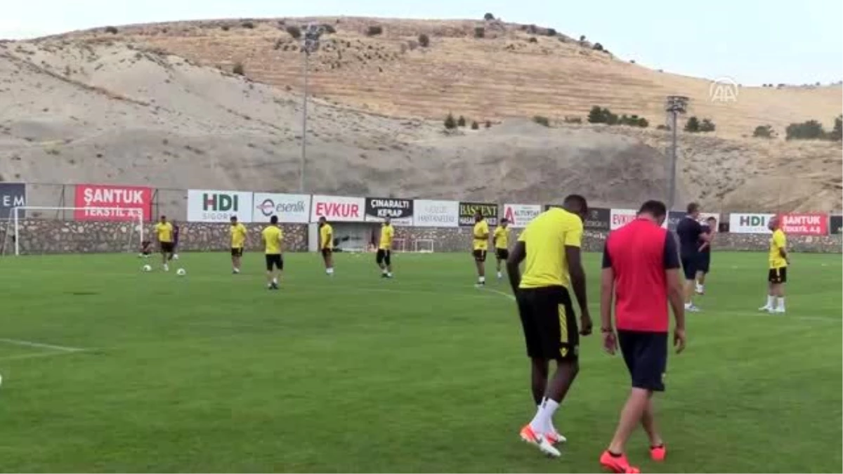 Yeni Malatyasporlu futbolcular tura inanıyor