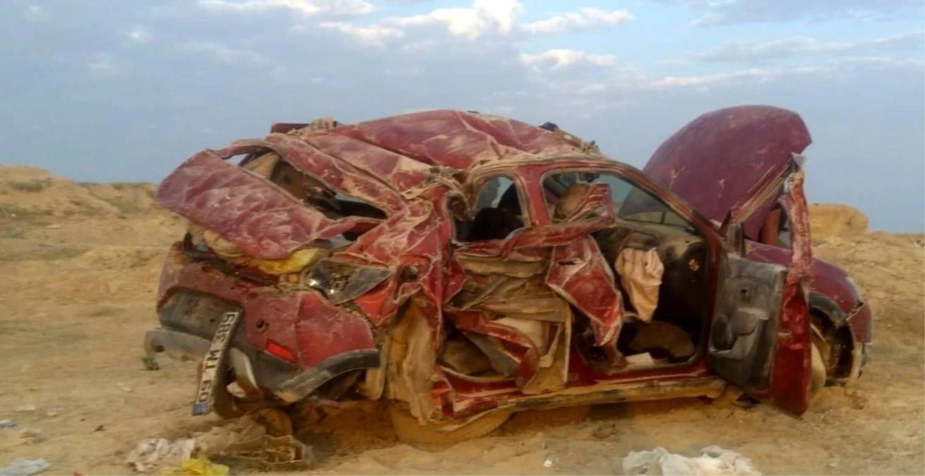 Aydın plakalı araç Aksaray\'da kaza yaptı: 3 ölü, 4 yaralı
