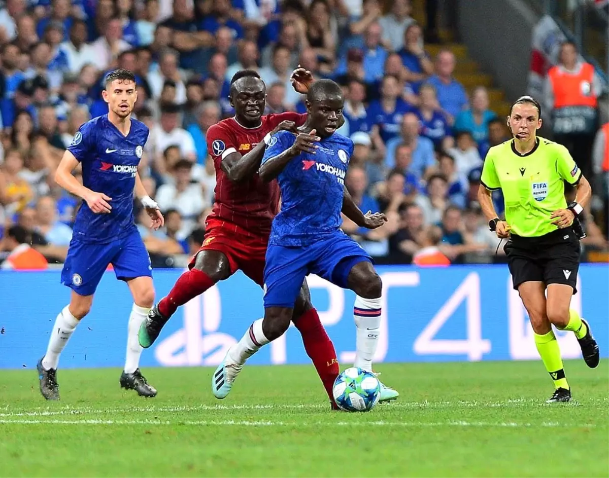 Chelsea soyunma odasına farkla gitti