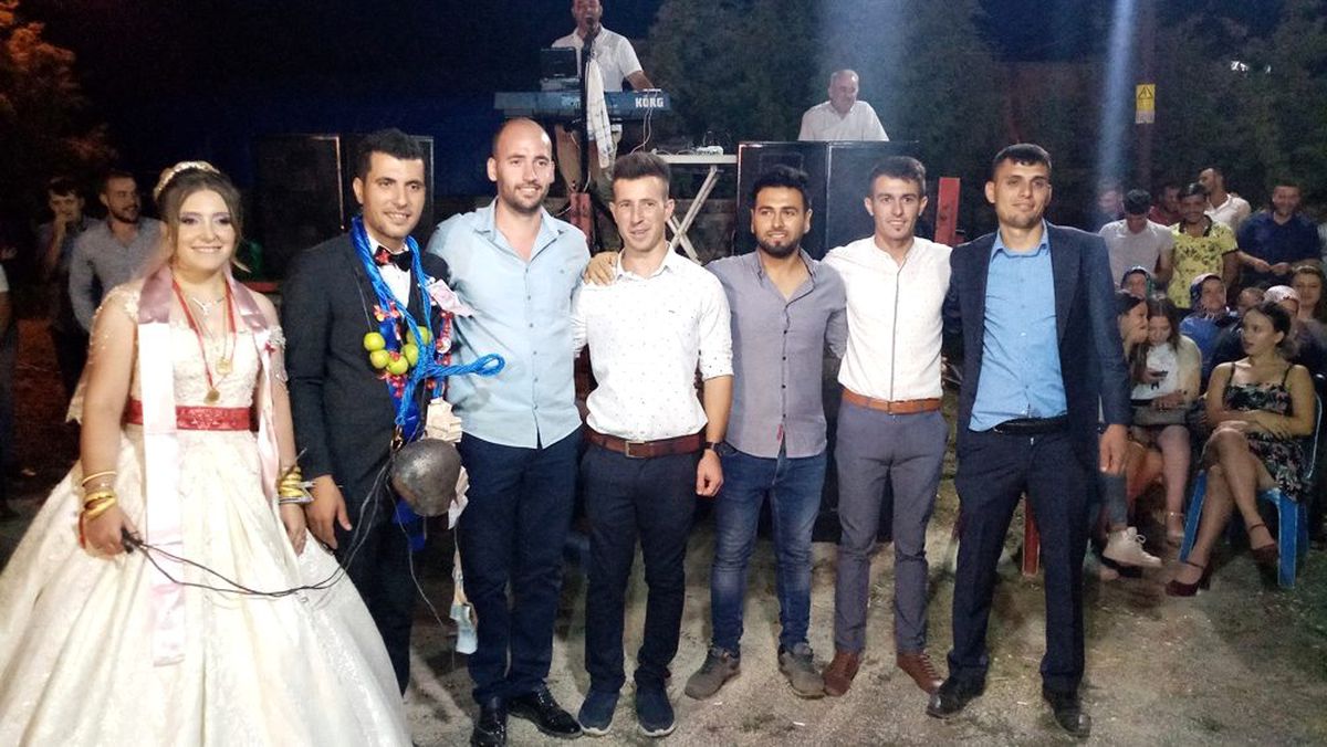 Damada öküz çanı, yular ve kelepçe taktılar
