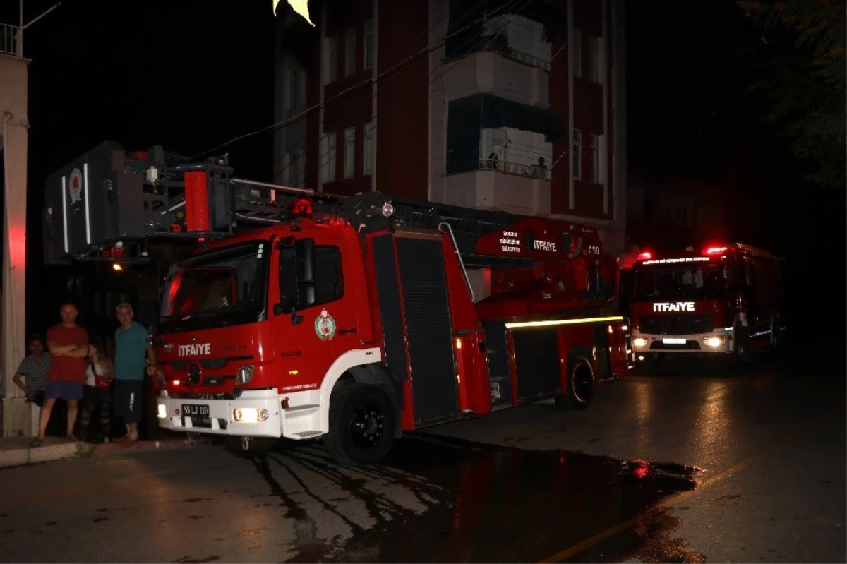 Eski hastanenin deposu ve terzihanesi kül oldu