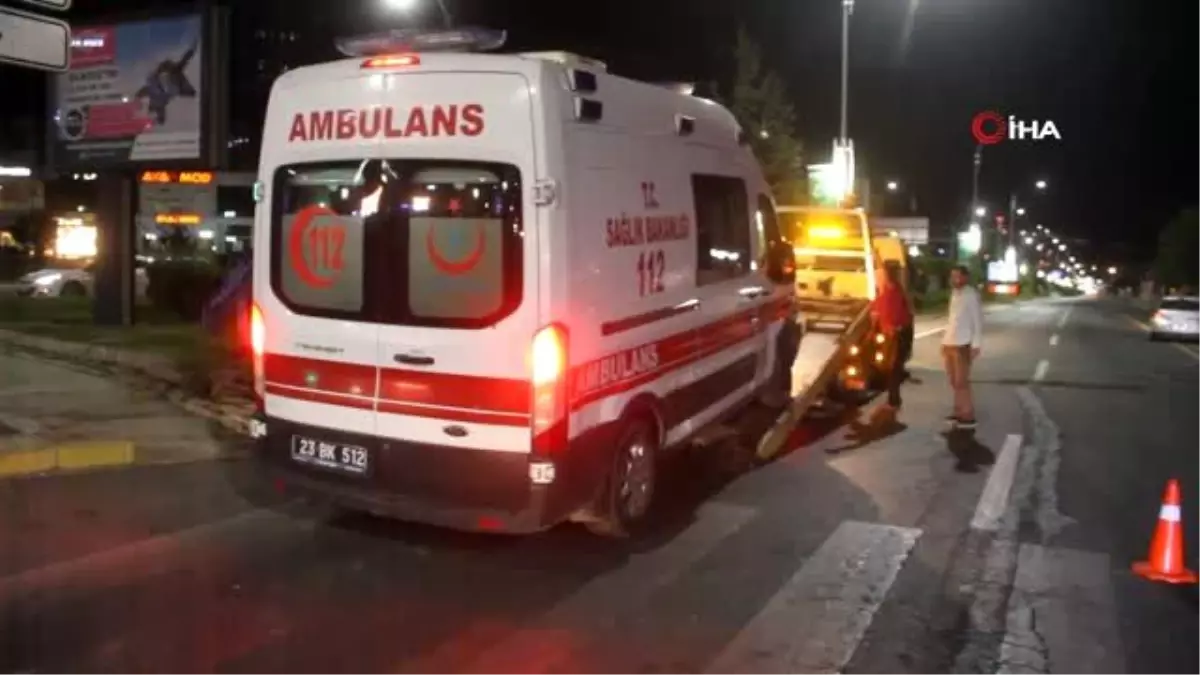 Otomobil ambulansa çarptı: 2 yaralı