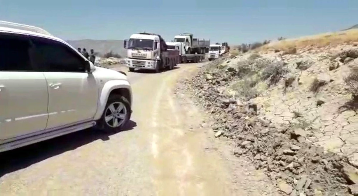 Siirt\'te baraj kapaklarının açılmasıyla yol ulaşıma kapandı, araçlar mahsur kaldı