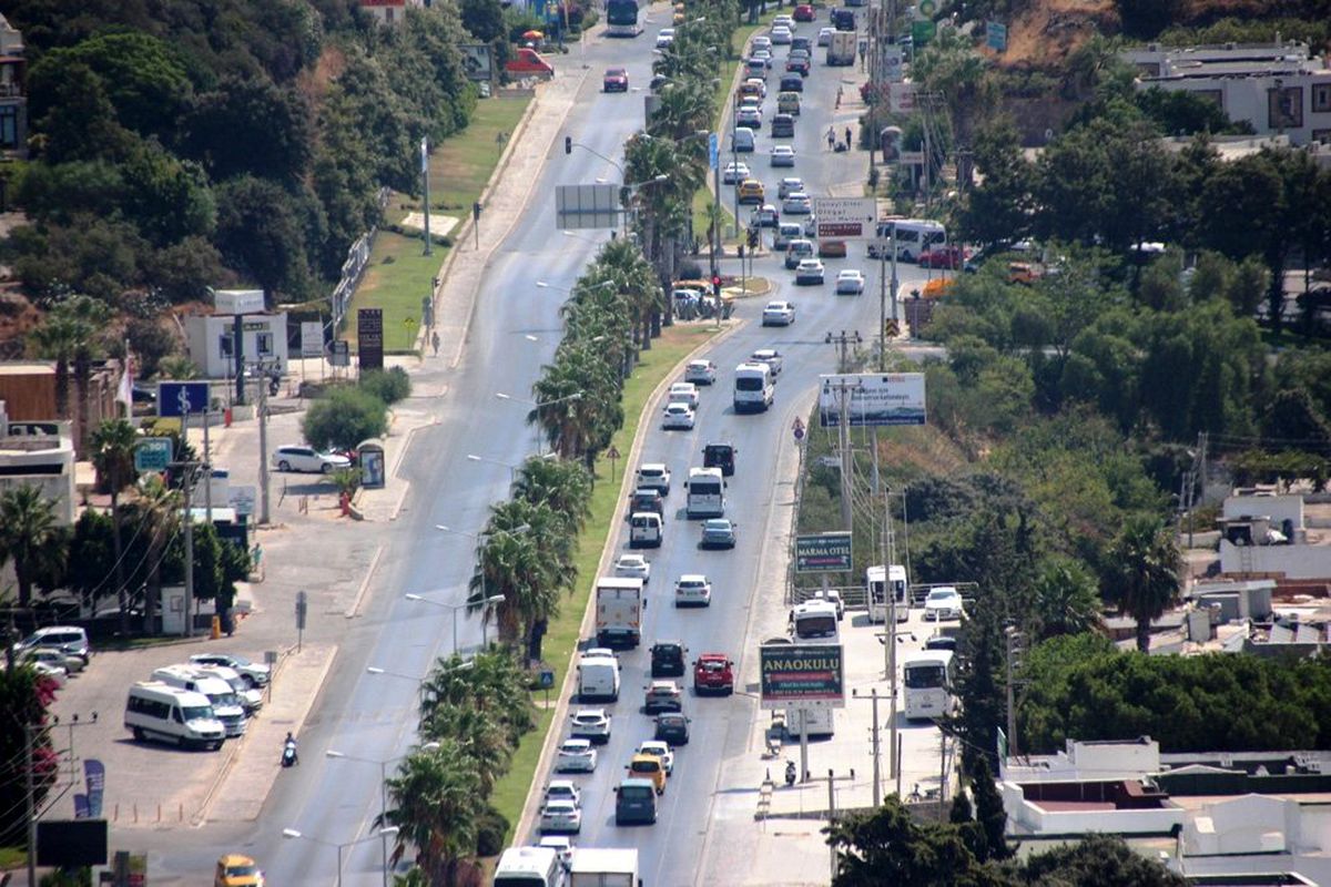 Tatilciler dönüşe geçti, 6 kilometrelik yol 1 saate çıktı