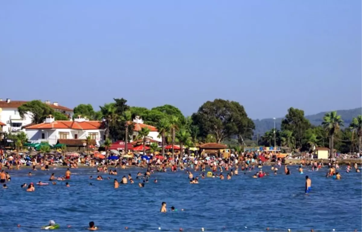 Turizm merkezlerinde bayram tatili yoğunluğu