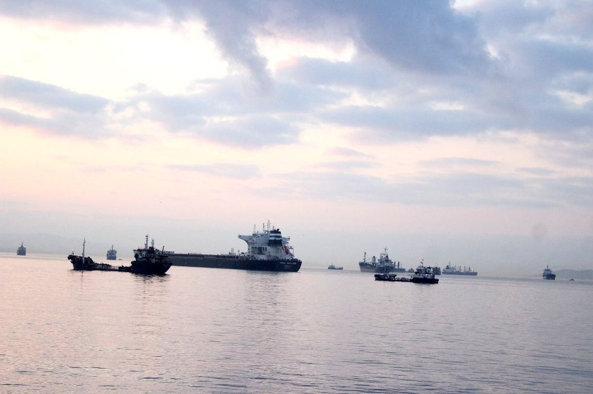 Zeytinburnu\'nda çarpışan gemiler gündüz görüntülendi