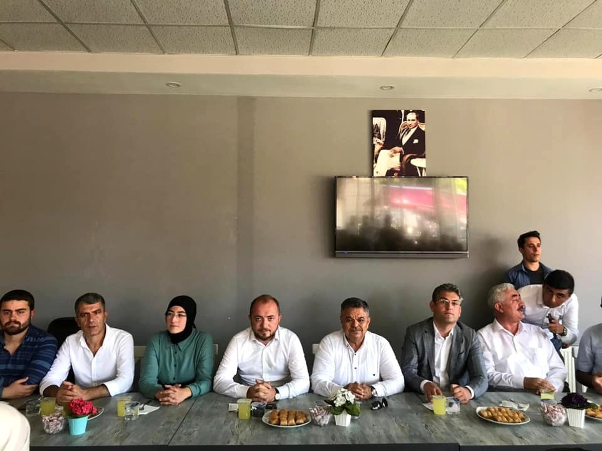 AK Parti ilçe ve belde teşkilatlarında bayramlaştı
