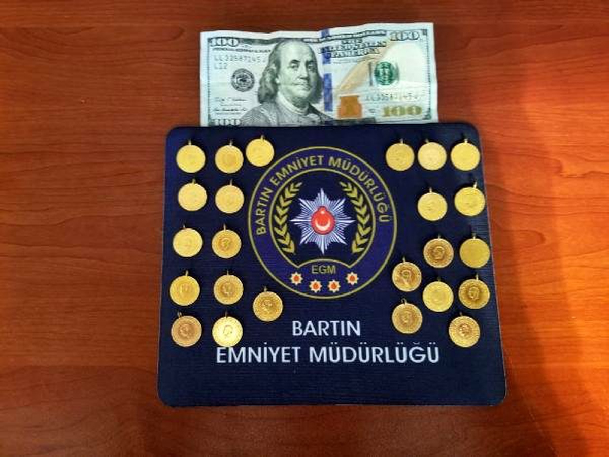 Arkadaşının altınları ile parasını çalıp, kağıt havlunun içine saklamış
