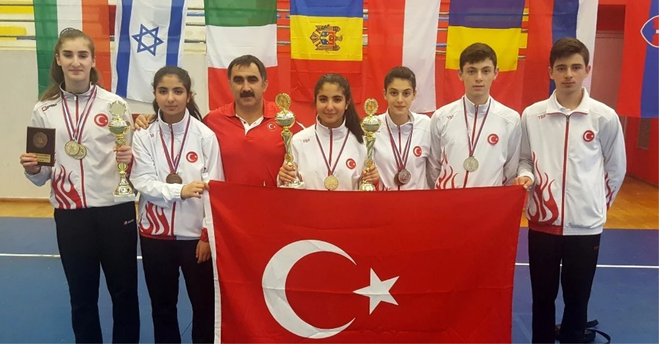 Badmintoncular Bulgaristan\'dan madalyayla döndü