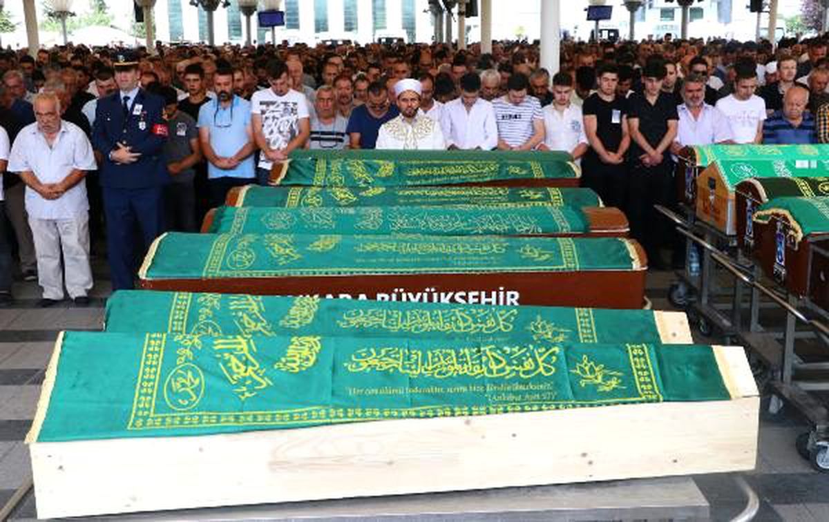 Baraj gölünde boğulan anne- baba ve oğulları toprağa verildi