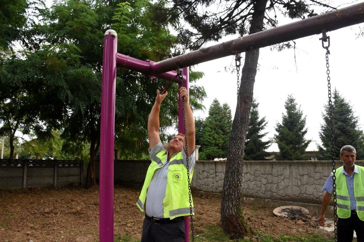 Çocuk parkları tek tek onarılıyor