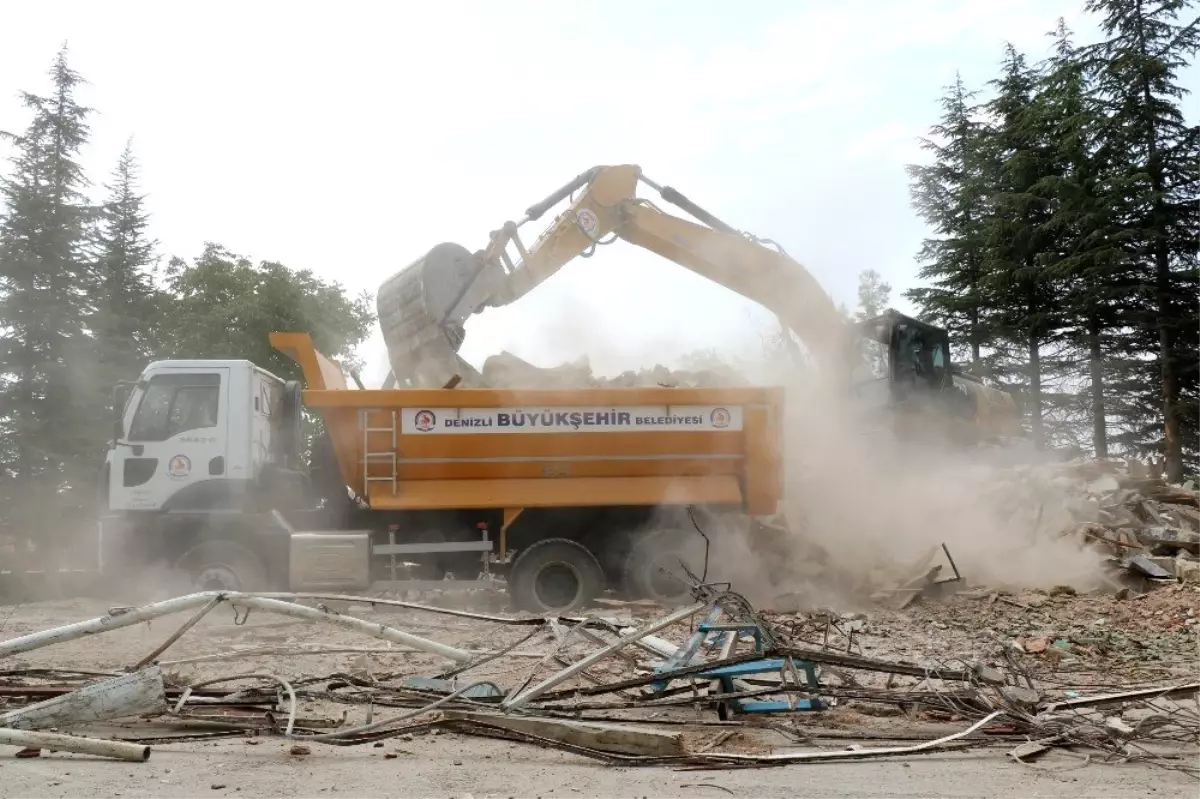 Denizli\'de deprem bölgesinde enkaz kaldırma çalışmaları başladı