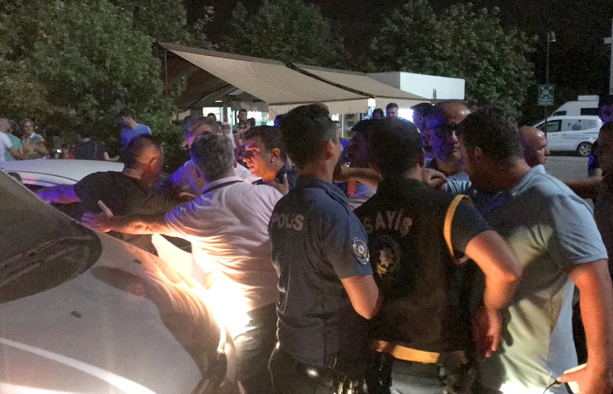 Denizlispor başkanı ile restoran görevlileri arasında "rezervasyon" tartışması