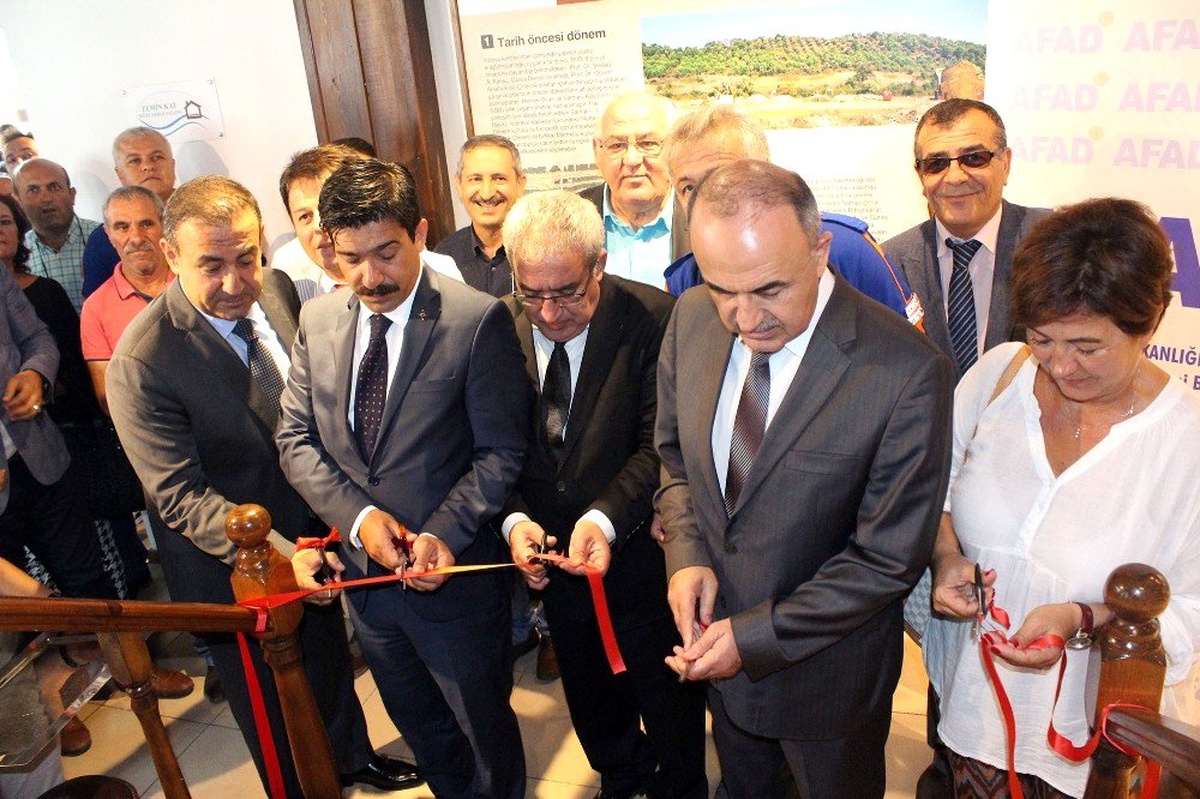 Deprem fotoğrafları sergisi 20 yıl öncesini hatırlattı