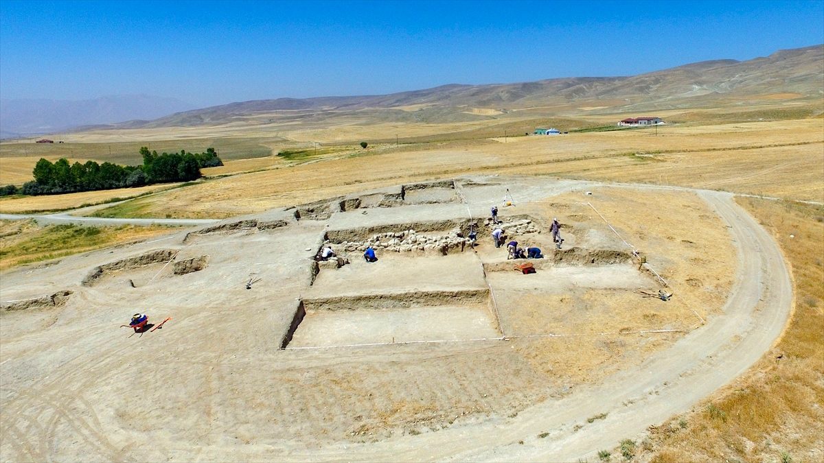 Diş taşlarından 2 bin 750 yıl önceki ölümlerin nedeni belirlenecek