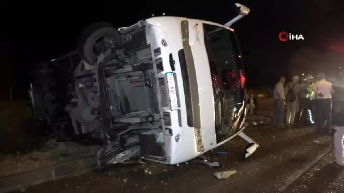 Isparta\'da nişandan dönenleri taşıyan midibüs yan yattı: 8 yaralı