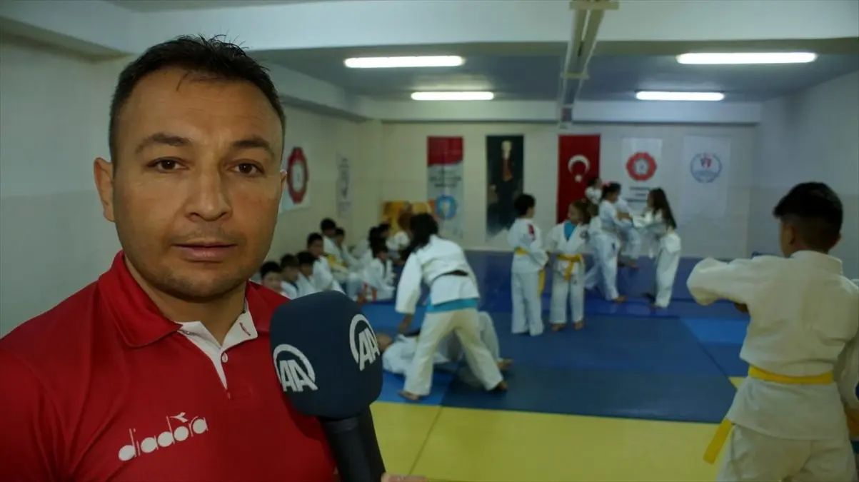 Judoyu sevdirmek için gece gündüz çalışıyor