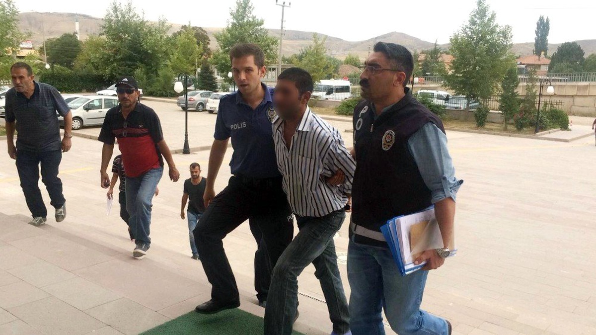 Kavgayı ayıran babasını yanlışlıkla öldürdü