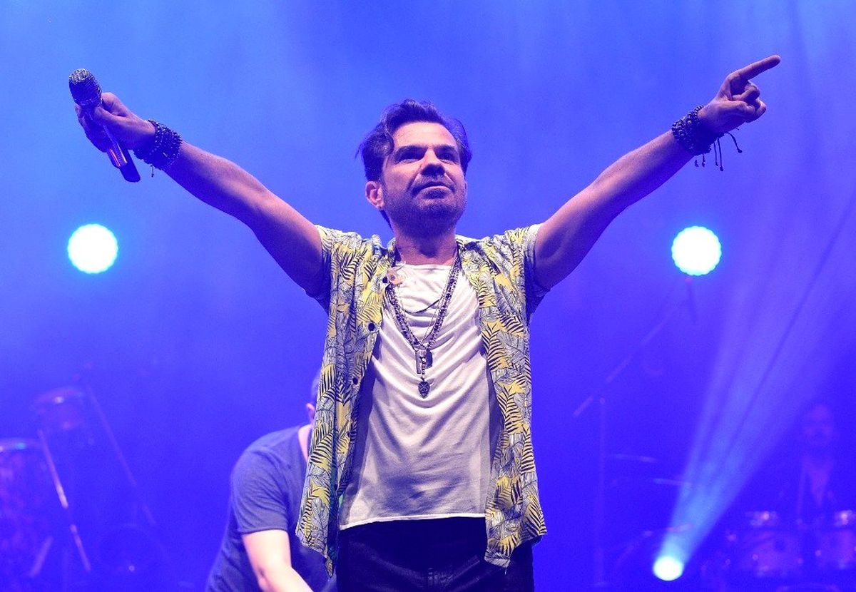 Kenan Doğulu\'dan Çeşme\'de unutulmaz konser
