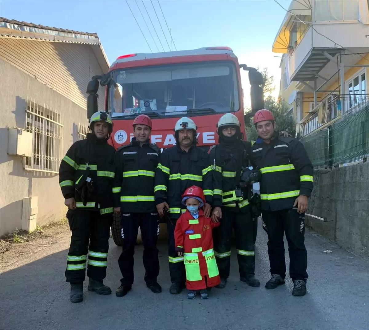 Lösemi hastası Ahmet Eren\'in itfaiyecilik hayali gerçek oldu