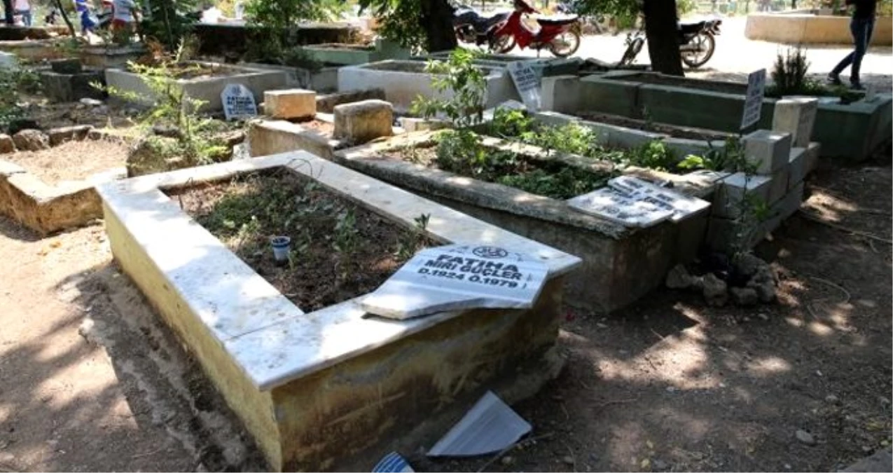 100 mezarı yıkıp üzerlerine "Yakında geleceğiz" diye yazı yazdılar