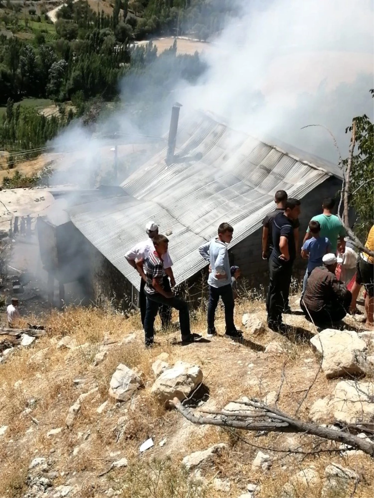 Ot yangını evi yaktı