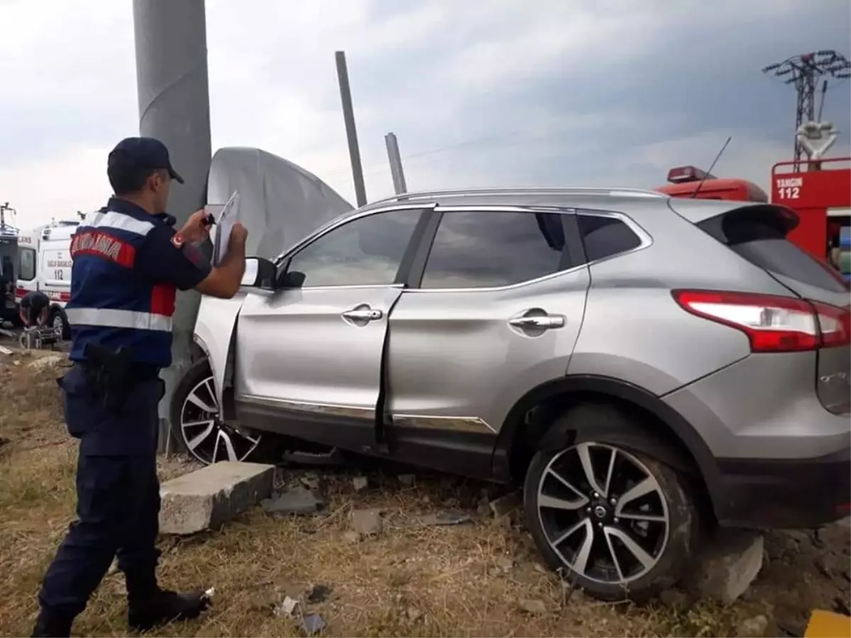 Otomobille cip çarpıştı: 8 yaralı