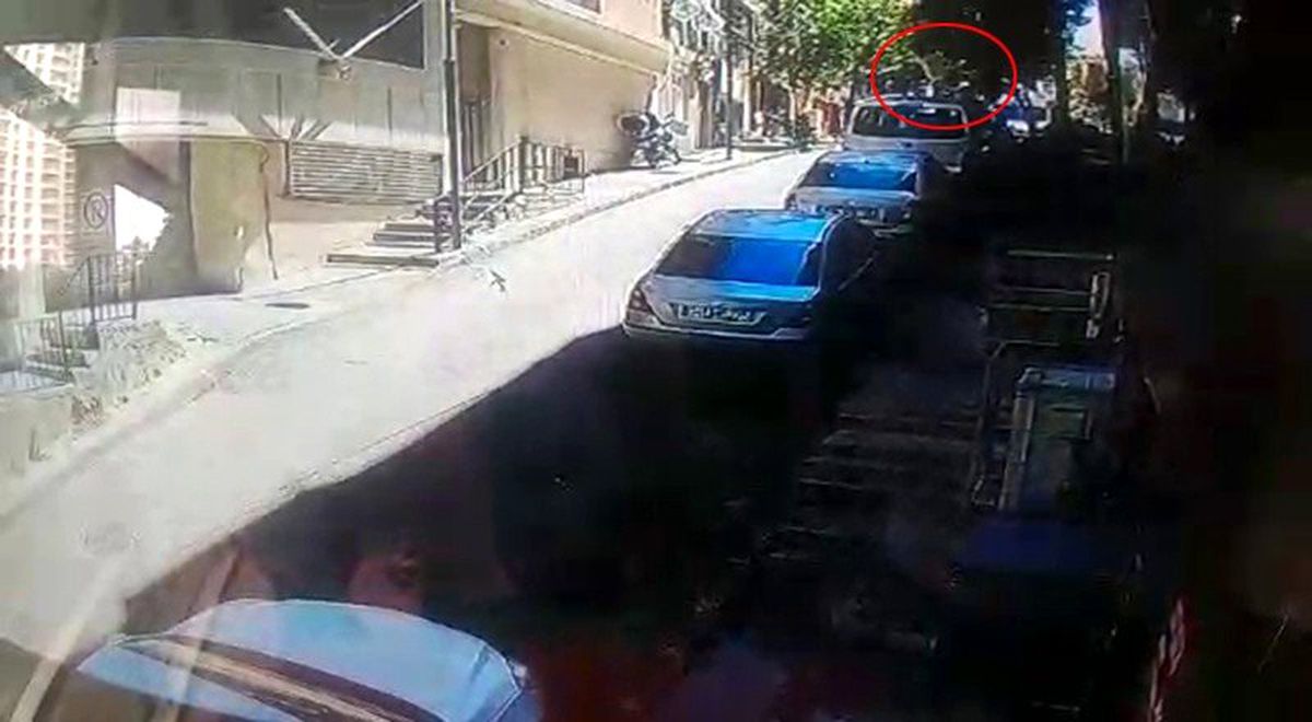 (Özel) 4. kattan arabanın üzerine böyle düştü