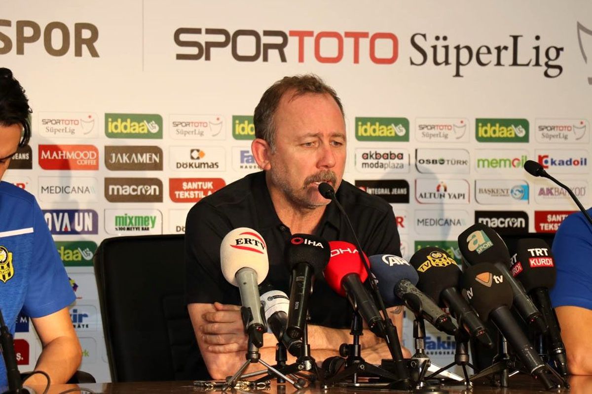 Sergen Yalçın: "Rakip oyuncular sürekli yattı"