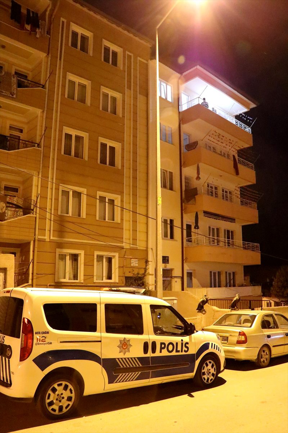 Sivas\'ta 5. kattan düşen çocuk ağır yaralandı