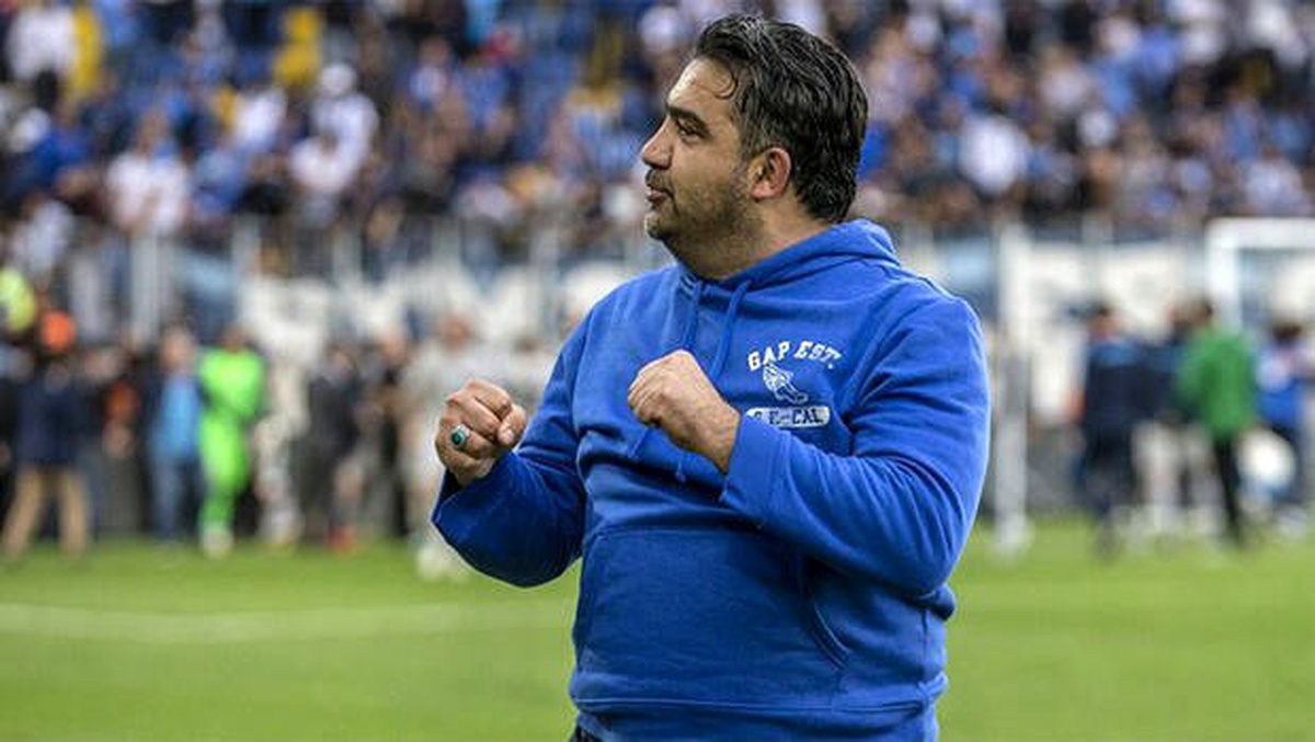 TFF 1. Lig\'de 10 takım hoca değiştirmedi