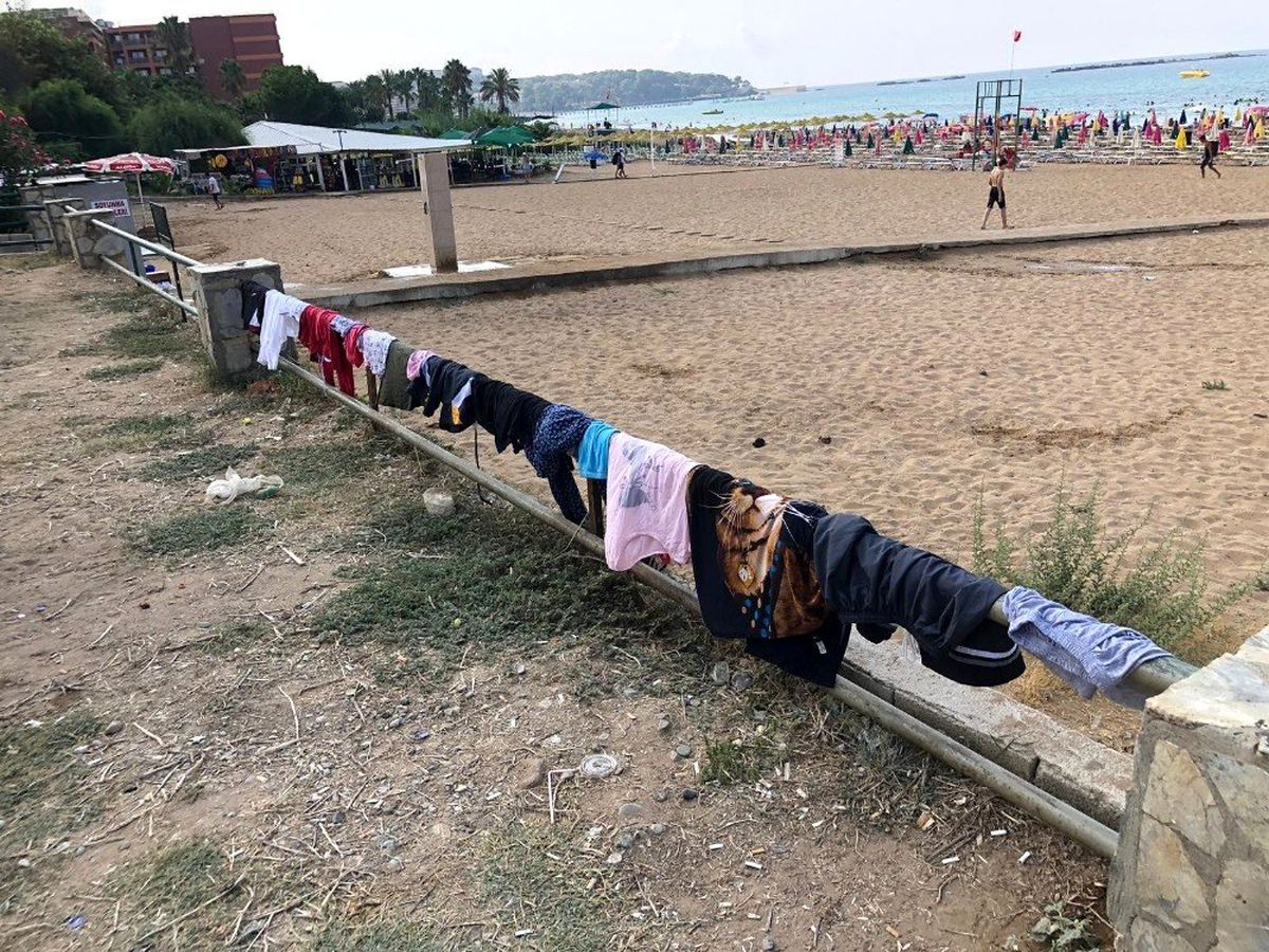 Turistik plajlar çadır kente dönüştü