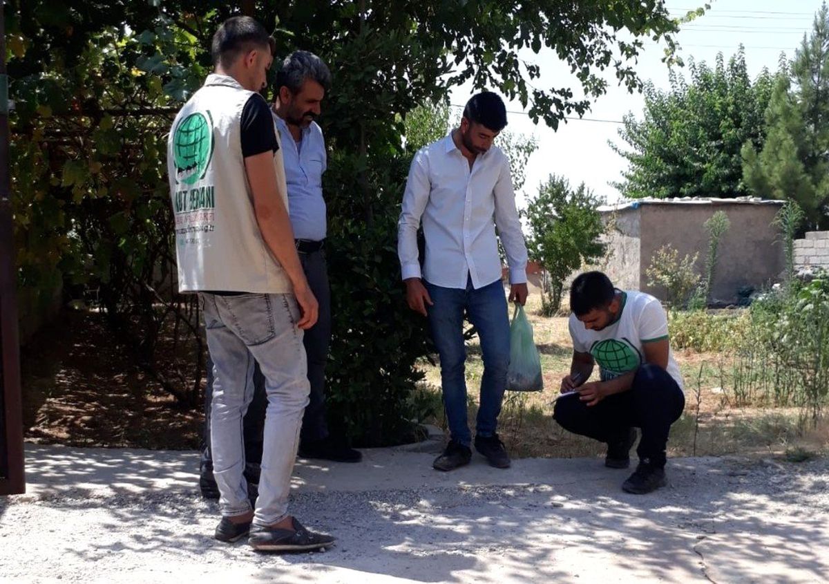 Umut Kervanı Silopi\'de 200 aileye kurban eti ulaştırdı