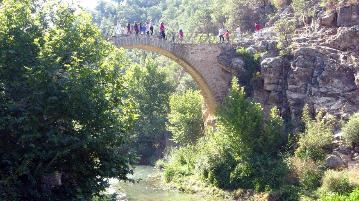 Uşak\'taki 2 bin 500 yıllık Clandras Köprüsü kentin yeni turizm merkezi oldu