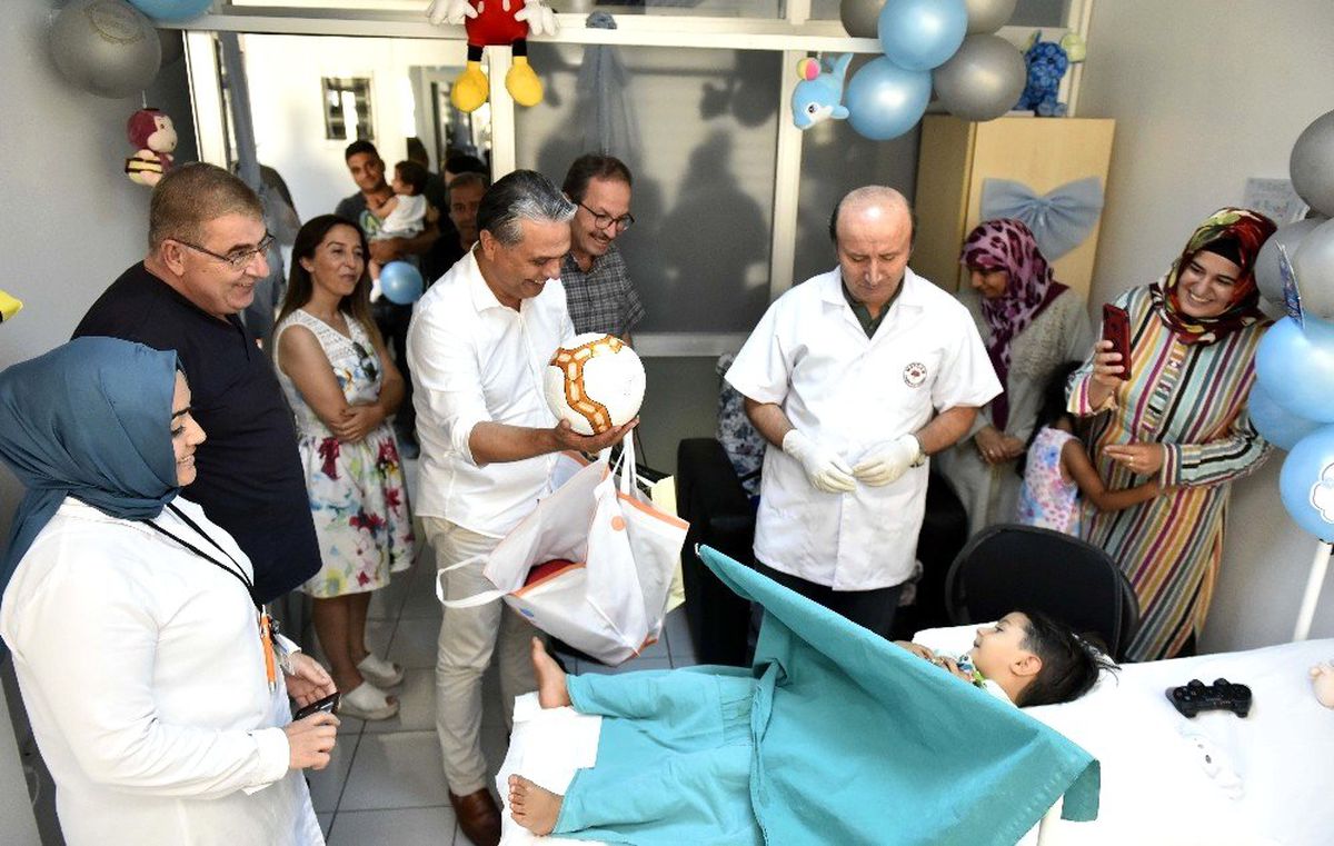 Uysal\'dan, sünnet olan çocuklarına forma hediyesi
