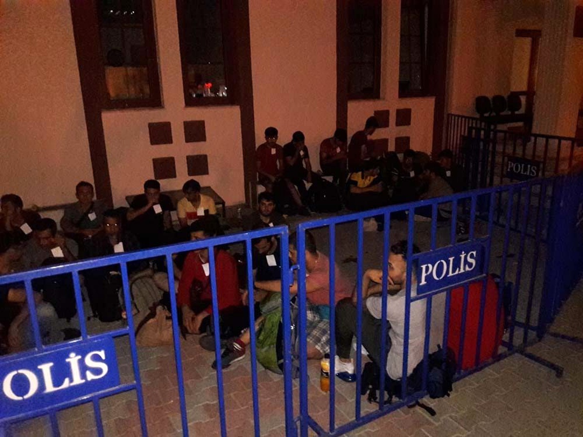45 göçmeni kamyonet kasasında Fethiye\'ye getiren 4 organizatör tutuklandı
