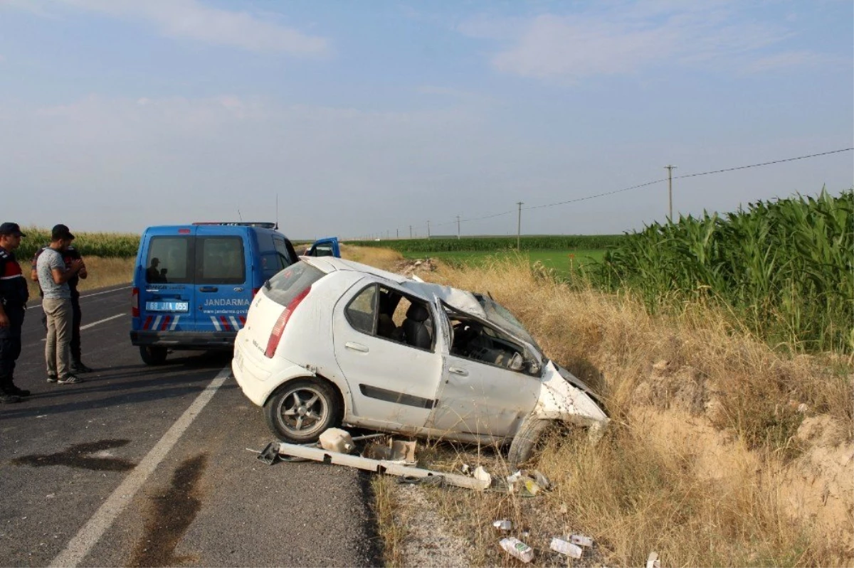 Aksaray\'da otomobil şarampole devrildi: 1 yaralı