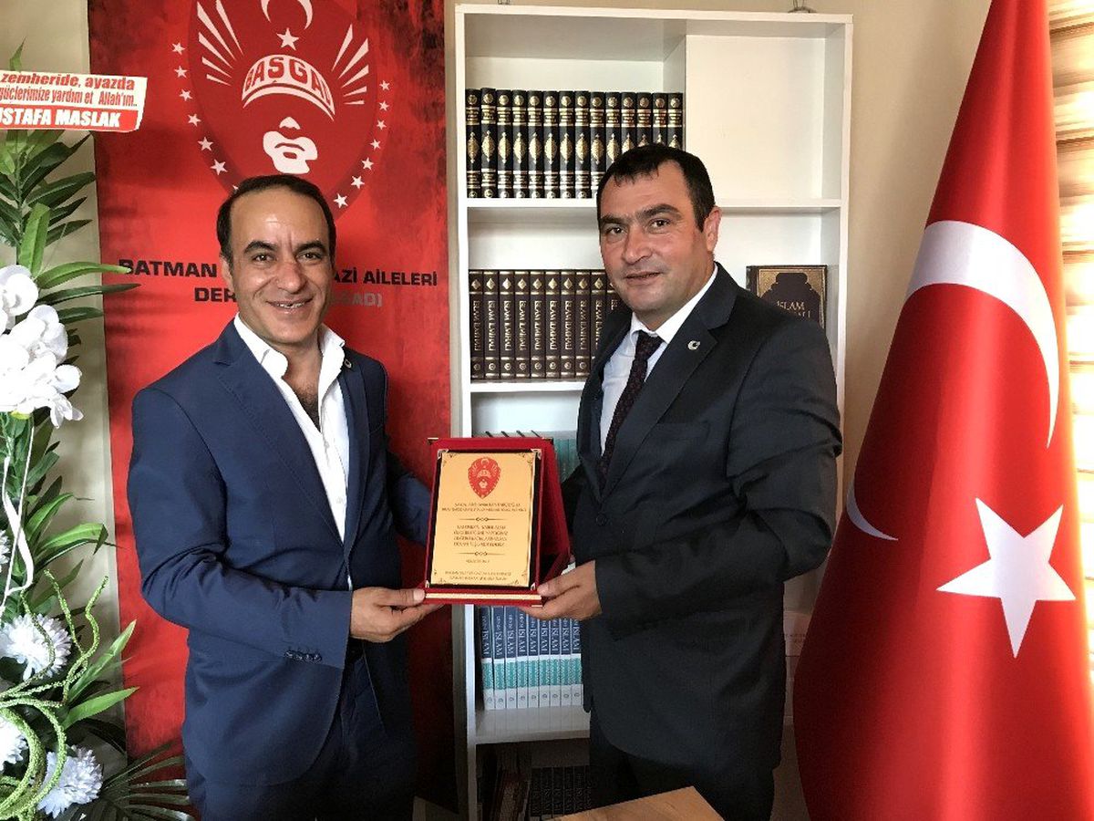 BAŞGAD\'tan İHA\'ya plaket