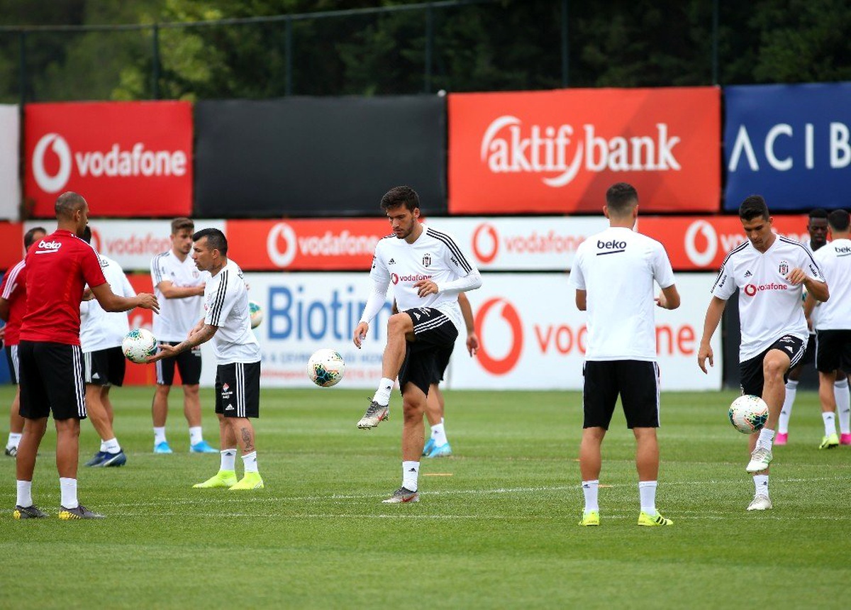 Beşiktaş\'ın yeni transferleri Sivas kafilesinde yer aldı